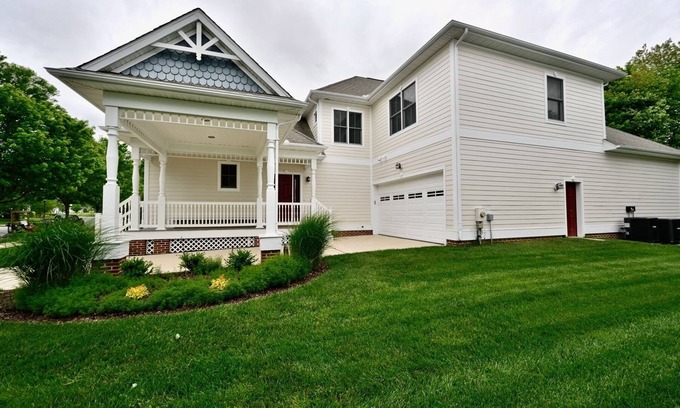 Sun Ridge Casa | Bayside Resort: Beautiful 5 Bedroom House -close to pools!