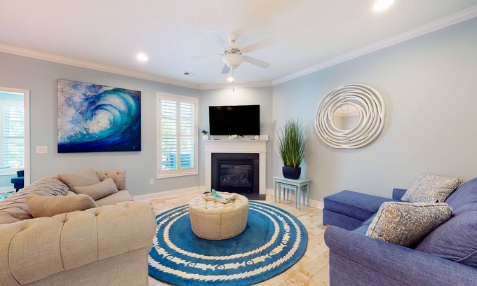 Bayside Casa | Bayside Resort condo with pools, saunas, athletic courts, on-site golf, and pier