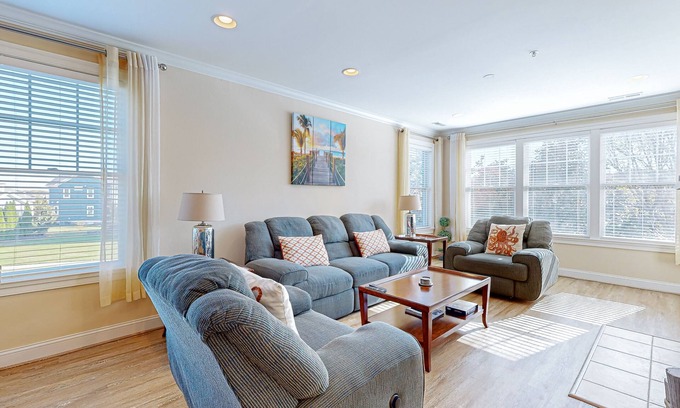 Sun Ridge Condominio | Bayside Resort condo w/shared pools, hot tub, sauna & tennis courts