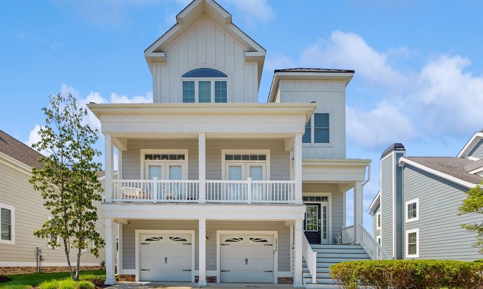 Bayside Casa | Bayside Resort house w/ basketball court, private gas grill, tennis court