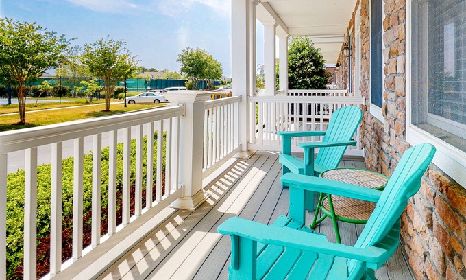 Sun Ridge Casa | Bayside Resort townhouse w/ gym, private gas grill, pool, and free WiFi