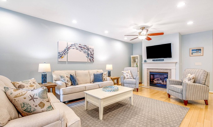 Sun Ridge Casa | Bayside Resort townhouse with golf on-site, pool access, fireplace, & central AC