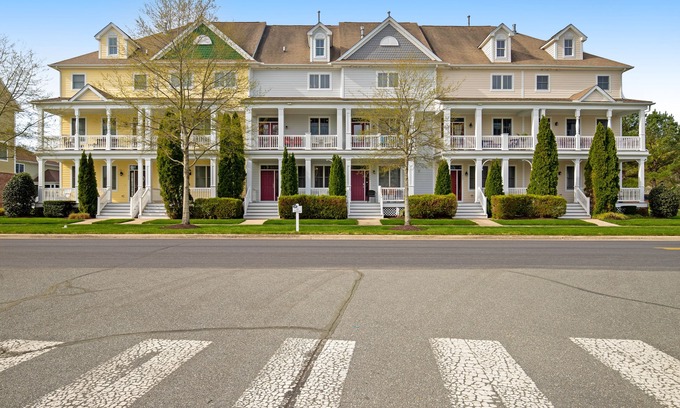 Sun Ridge Casa | Bayside Resort townhome with WiFi, balconies, fireplace, onsite pools, & hot tub