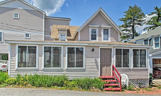 Weirs Beach Cabaña | Bayside Weirs Beach Cottage < Half Mile to Pier!