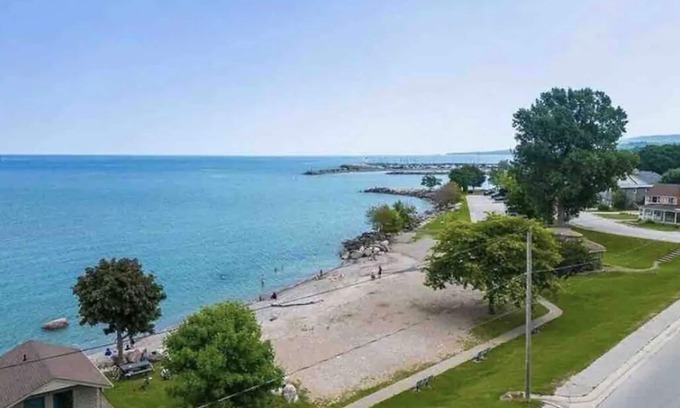 Meaford Casa | BAYVIEW AND SUNRISE! 1 bedroom close to ski hills and Bruce County