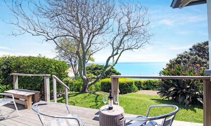 Nelson Casa | Bayview Bungalow - Nelson Holiday Home