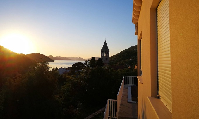 Sipan Island Villa | Bayview House, villa con piscina