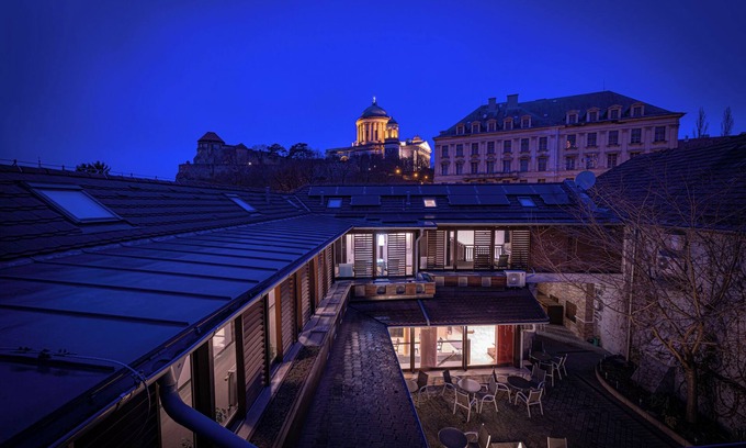 Esztergom Casa | Bazilika alatt Panzió