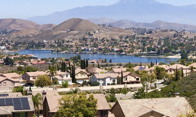Lake Elsinore Casa | Hermosa Casa Con Una Vista. Cerca de todas las atracciones de Socal