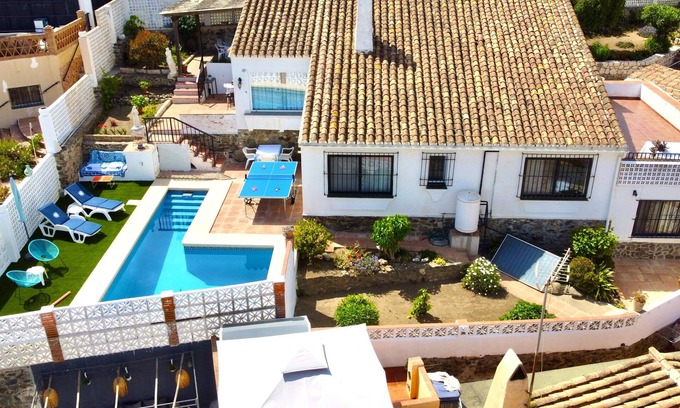 Costa del Sol Apartamento | Beach 5 min walk Villa with Pool and Parking