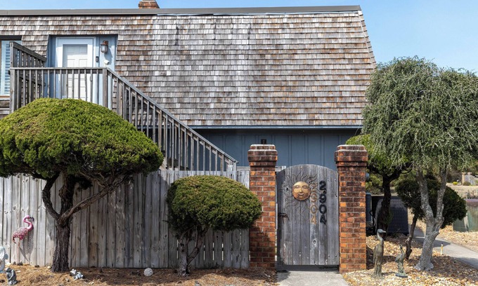 Kitty Hawk Condominio | Beach Access - Cozy 2-BD Pet Friendly Kitty Hawk Condo with pool, W&D, tennis