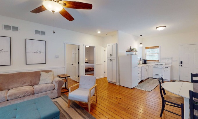 Osage Beach Casa | Beach Access to Ozark, Visit the Cottage on Valley Road!