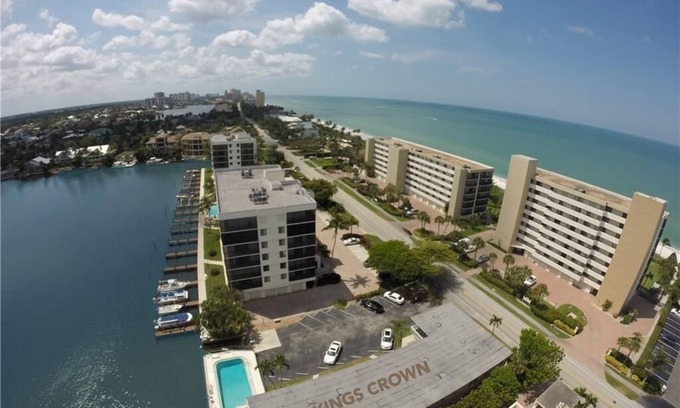 Vanderbilt Beach Condominio | BEACH ACCESS TO VANDERBILT BEACH NORTH NAPLES ON BAY DOCKS INCLUDED