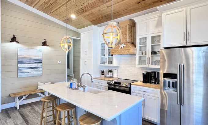 Lower Grand Lagoon Casa | Beach Access + Golf Cart + Beach Chair/Umbrella Service + Unique Kids Loft