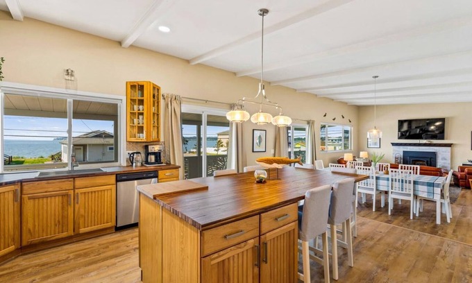 Birch Bay Condominio | Beach access, water view, BBQ, WIFI-PCD