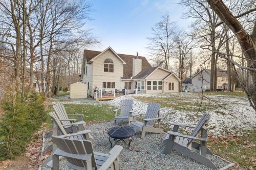 Tobyhanna Casa | Beach and Lake Access Family Poconos Home with Deck