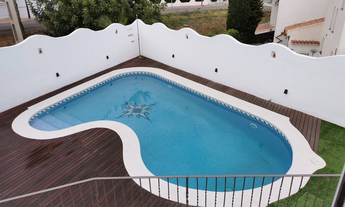 Cunit Chalet De Esquí | Playa y Montaña. Piscina y Barbacoa para vuestro Relax