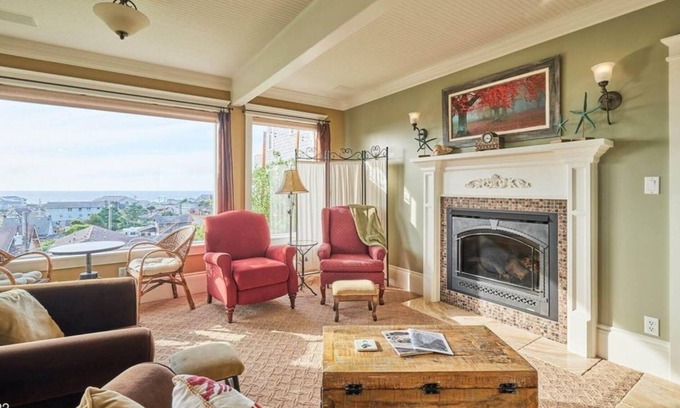 Newport Casa | Beach, Bayfront, Breweries. Picturesque Ocean View