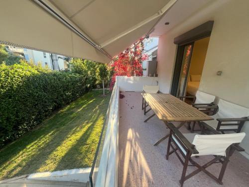 Vouliagmeni Apartamento | Beach Bliss Studio