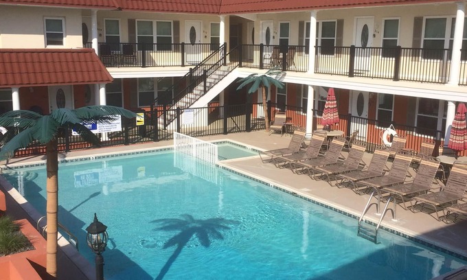 North Wildwood Condominio | Beach Block Condo en North Wildwood con una PISCINA!