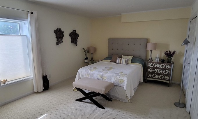 Dewey Beach Condominio | BEACH BLOCK large & gorgeous 1 bdrm with reserved parking