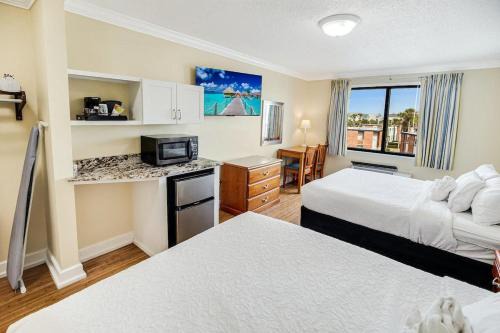 Litchfield by the Sea Apartamento | Beach Bound 3rd Floor Resort View Lodge Room