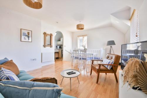 Barry Casa | Beach Breeze – Family 2-Bed Home in Barry