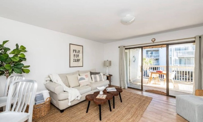 North Carolina Coast Apartamento | Beach Bungalow 1 block to the beach! Pool