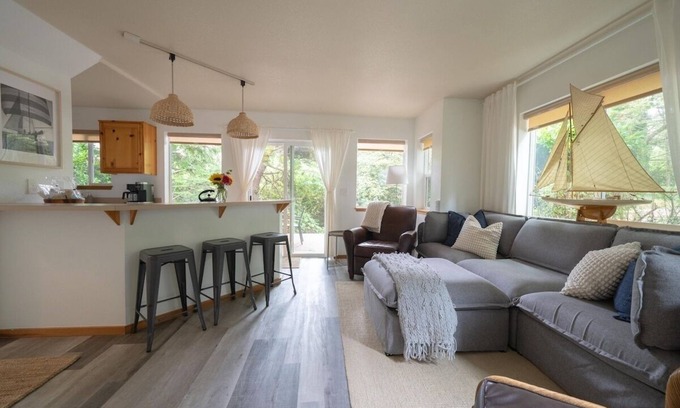 Tolovana Park Casa | Beach Bungalow 4 - 700ft to Beach - Dogs Ok!