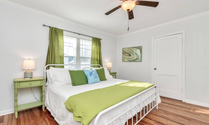 Galveston Casa | Beach Bungalow 6 Blocks to Beach