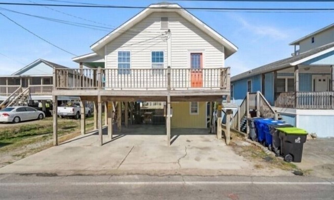 North Carolina Coast Cabaña | Beach Cabin - perfect for your family getaway! Pet Friendly! by RedAwning