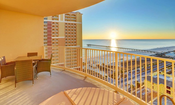 Panama City Beach Complejo | Sand Dollars & Footprints - Amazing Gulf Views