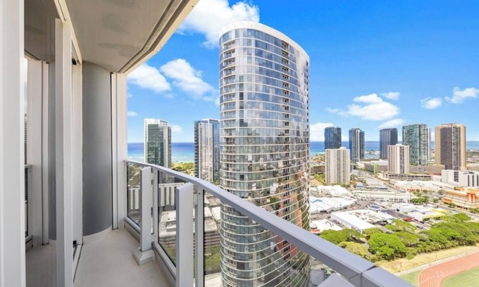 Ala Moana Condominio | Beach, City lights and Mountain Views 180 degrees view & centrally located