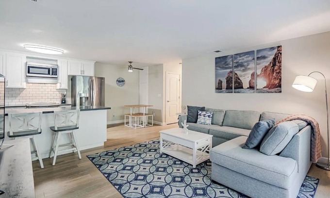 Eastside Santa Cruz Condominio | Beach Condo Retreat Walk to Award-Winning Beaches!
