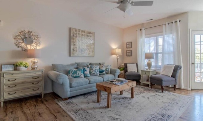 Lewes Condominio | Beach condo- top floor, dog friendly, pool. 2 bed, 2 bath, pull out couch.