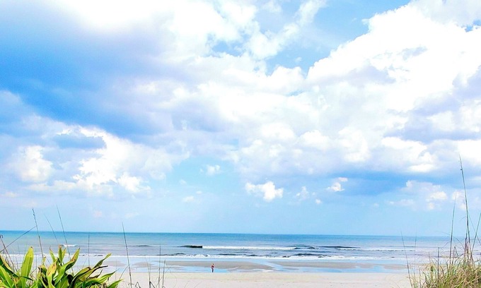 Jacksonville Beach Cabaña | Beach Cottage I, near the beach, TPC Sawgrass, Mayo Clinic, & Ponte Vedra Beach