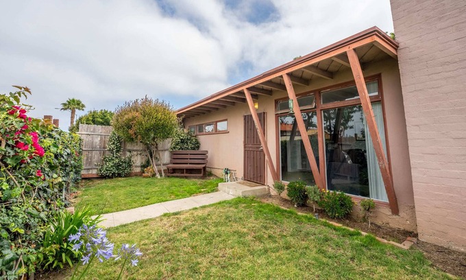 Beach Barber Tract Apartamento | Beach Cottage 2 Bedrooms above Marine Street!