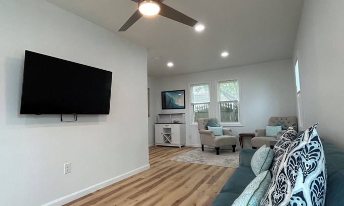Wildwood Crest Cabaña | Beach Cottage Newly Renovated. Walking distance to the beach.