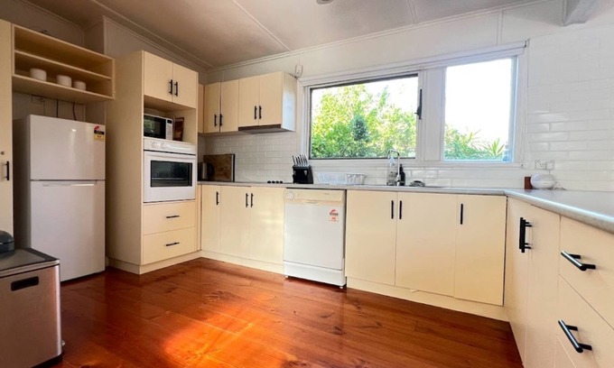Cape Paterson Cabaña | Beach cottage on Scenic, Cape Paterson