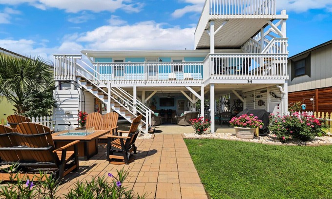 Ocean Isle Beach Cabaña | Beach Cottage OIB: a short walk to the beach