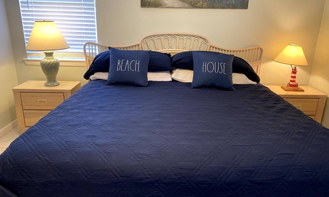 Holiday Beach Cabaña | Beach Cottage - walk to Gulf - Sleeps up to 8