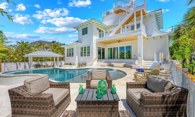 Sarasota Casa | Beach Fanta Sea | Rooftop Views, Heated Pool, Steps to Lido Beach & St. Armands Circle