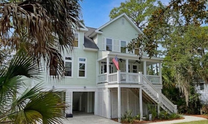 Oceanmarsh Subdivision Casa | Lowcountry marsh views, beautiful beaches, luxury amenities included!