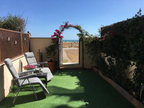 Castelldefels Apartamento | Beach flat with garden