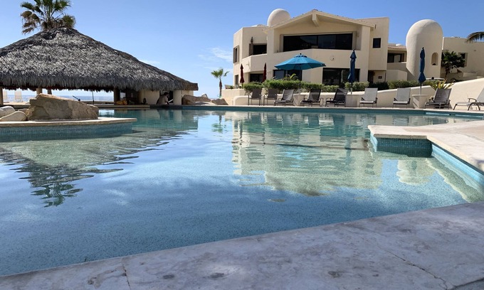 Los Cabos Condominio | Frente a la playa de 2 dormitorios y 2 baños condominio de lujo con impresionantes vistas. (Nuevo listado)