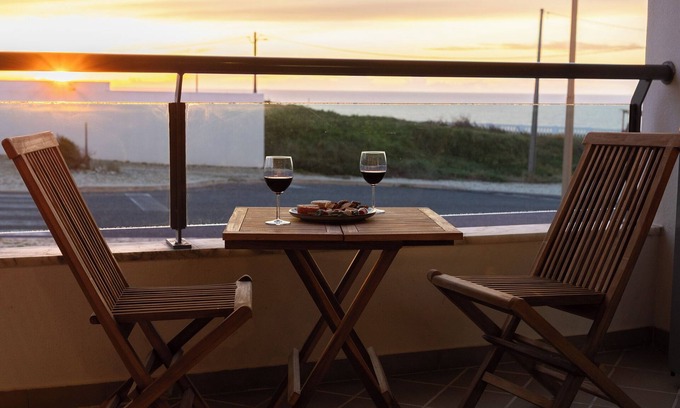 Torres Vedras Apartamento | Beach front, 2-bedroom apartment in Santa Cruz