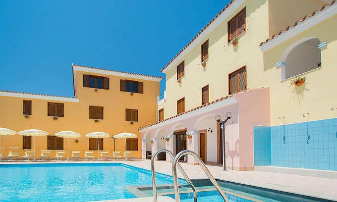 Sos Alinos Apartamento | Apartamento frente a la playa en Orosei