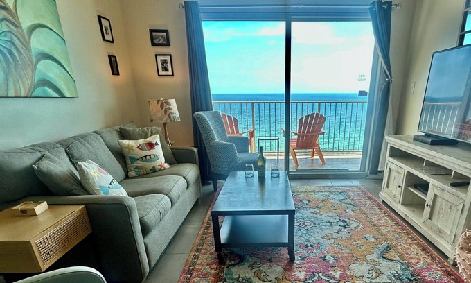 Gulf Shores Condominio | ¡'Beach Chic' frente a la playa con vista al Golfo!