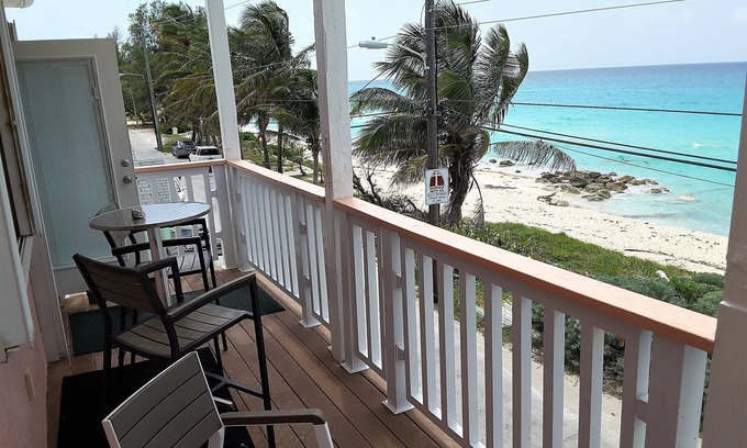 Alice Town Apartamento | FRENTE A LA PLAYA. LOCAL CENTRAL. VISTAS IMPRESIONANTES. CABLE. WI-FI GRATIS. BBQ *GENERADOR*