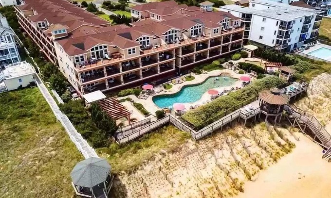 Colington Condominio | Beach Front Condo Two Pools & Hot Tub!
